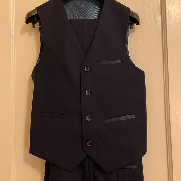 Isaac Mizrahi Boy’s Navy Satin 3 Piece Lapel Suit size 14 - Picture 4 of 5